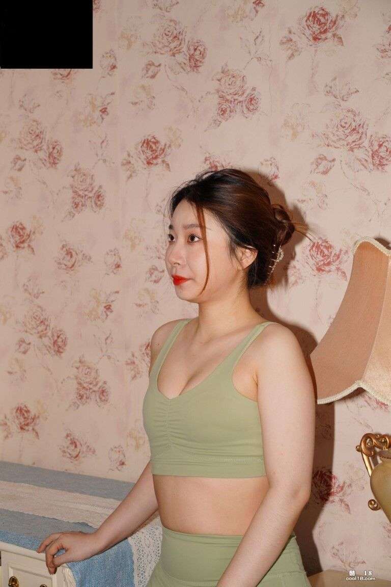 国模「曼黎」人体私拍（1） Private photo shoot of Chinese model "Mann Li" (1)