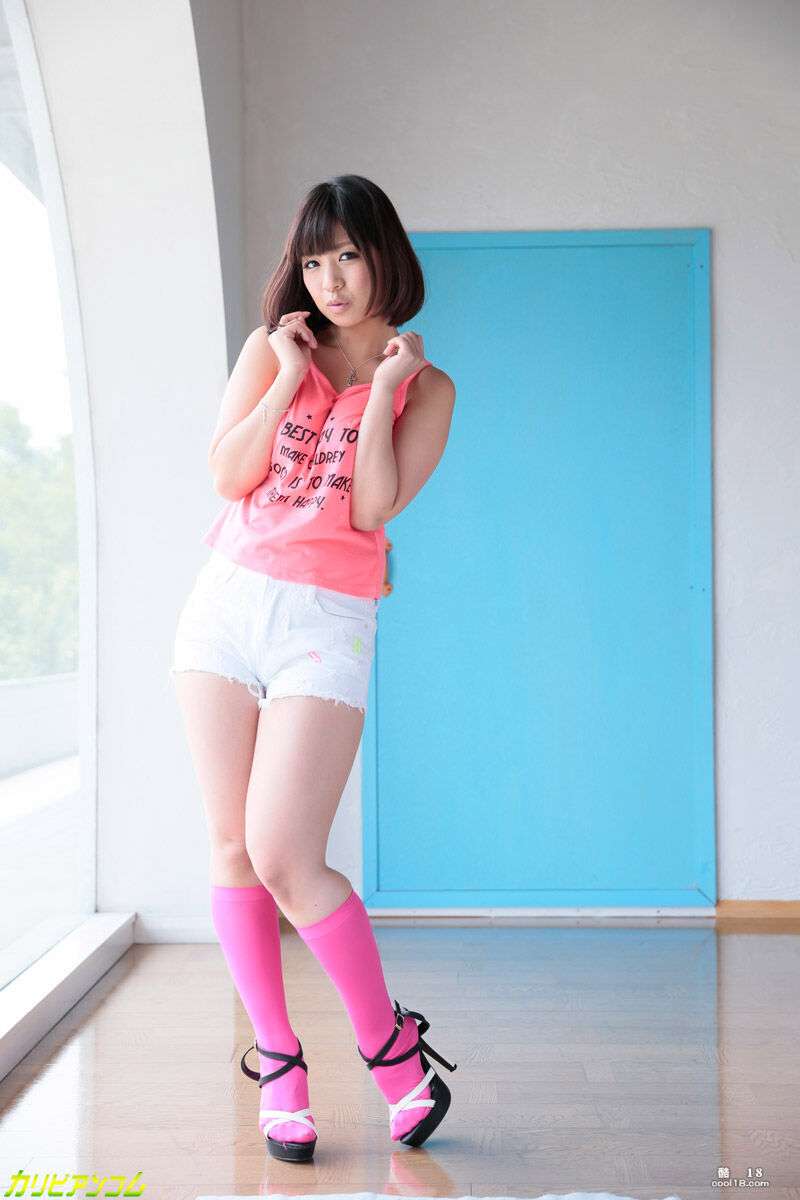 天生丰满的日本少女尾上若叶在阳台上进行激烈的性爱 Naturally busty Japanese girl Onoe Wakaba has intense sex on the balcony