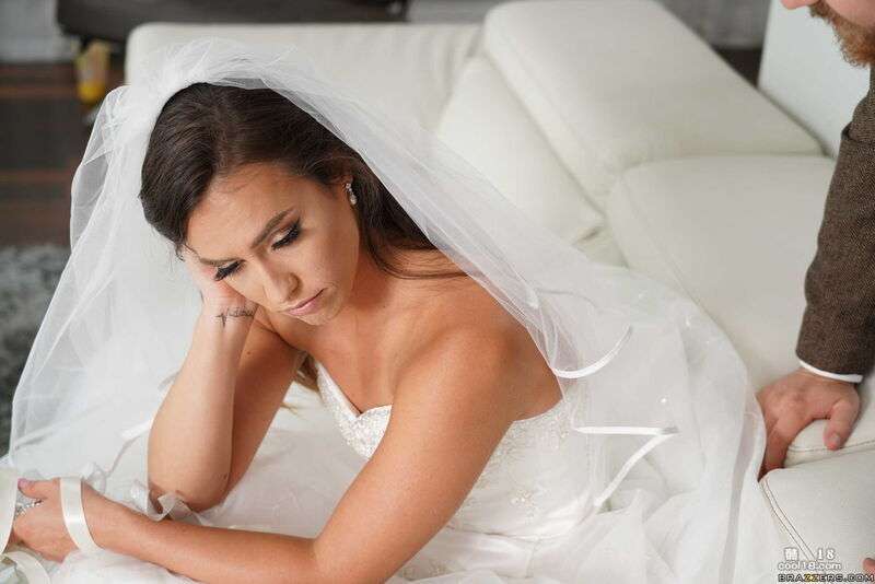 妖娆的新娘凯尔西&middot;梦露 （Kelsi Monroe） 在她的婚礼当天和牧师性交 Voluptuous bride Kelsi Monroe fucks pastor on her wedding day