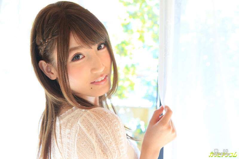 年轻的日本女孩 Karin Aizawa 脱下性感的内衣后被操并内射 Young Japanese girl Karin Aizawa takes off her sexy lingerie and gets fucked and creampied