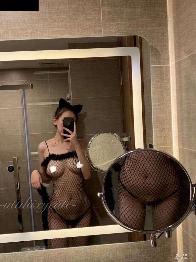 九头身长腿大奶推特4W粉福利姬【uttdii】私拍（03） Nineheaded body, long legs, big breasts, Twitter 4W fan welfare Ji [uttdii] private shooting (03)