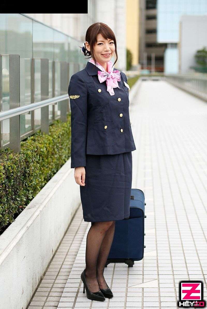 宾馆熟女服务员的贴心暖床服务水城奈绪 The intimate bedwarming service provided by the hotel&rsquo;s mature female waiterMizuki Nao