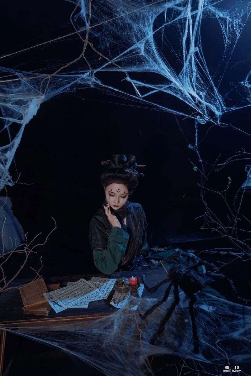 气质美乳女菩萨《蜘蛛精四妹》 Coser年年 The elegant and beautiful female Bodhisattva "Spider Sisters"  Coser Nian Nian