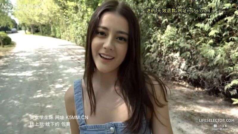 【AI制作】国民女神迪丽热巴在户外为男人口交 [AI Production] National goddess Dilireba gives a man oral sex outdoors