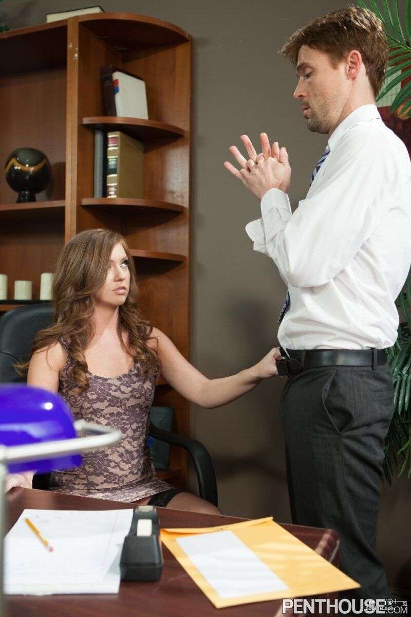 青春靓丽少女 Maddy O Reilly 在 Raunchy Redheads 2 中调皮捣蛋 Pretty teen Maddy O Reilly gets naughty in Raunchy Redheads 2