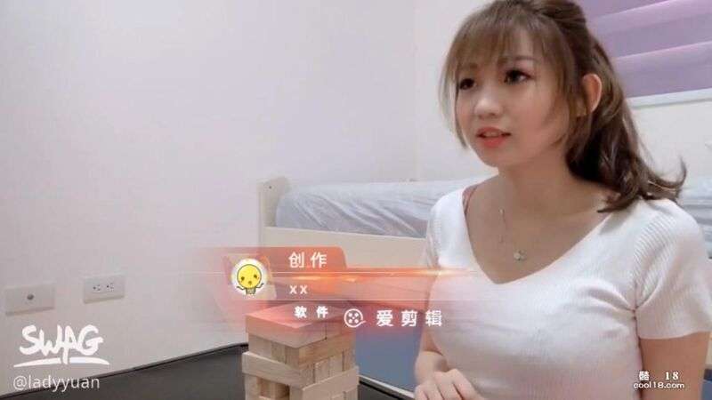 台湾爆乳女神玩性爱叠叠乐游戏 输的脱衣服输到脱光 Taiwanese busty goddess plays sex Jenga game, the loser takes off his clothes and the loser strips naked