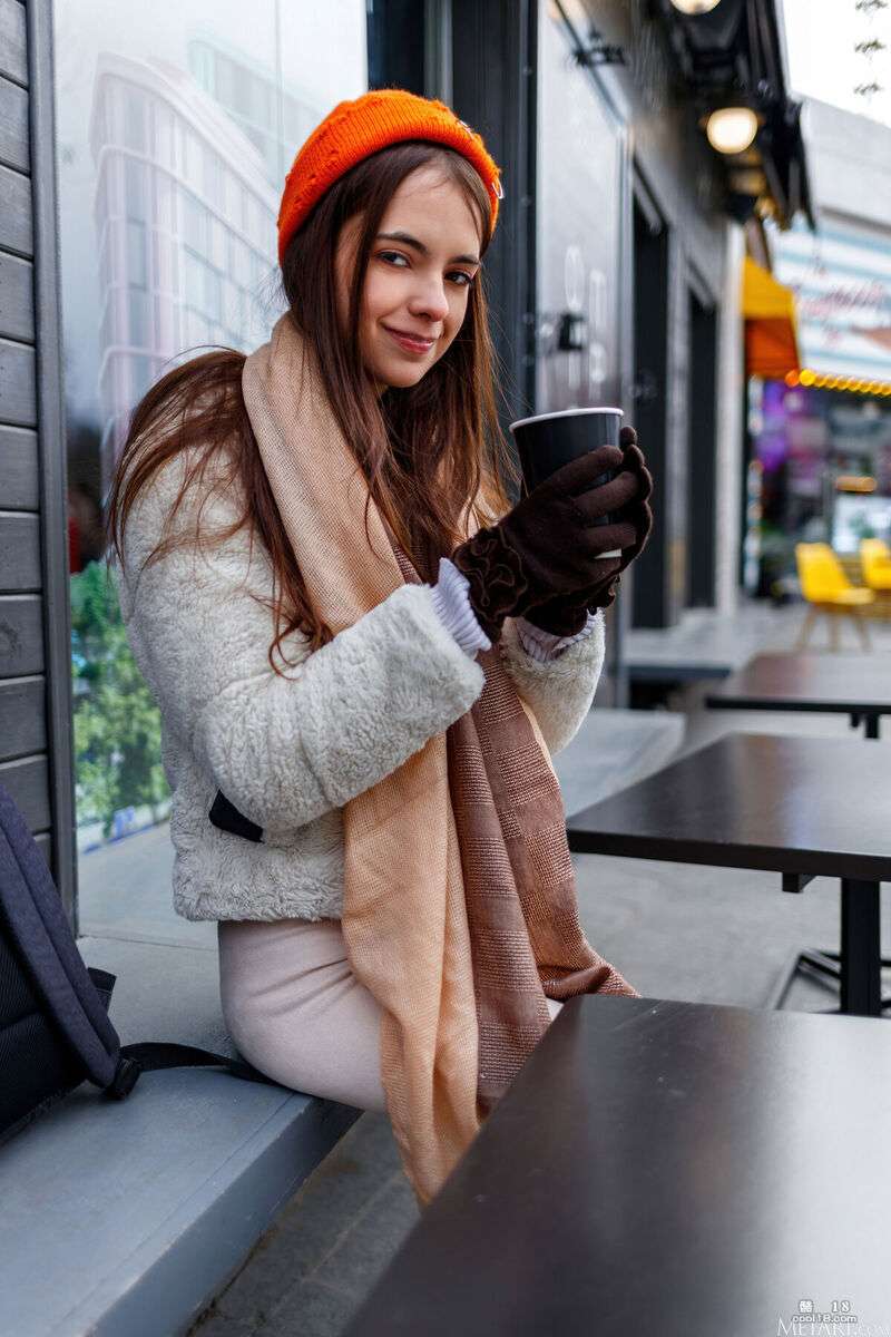 她多汁的臀部和嘴巴，以及紧致湿润的阴部 Her juicy ass and mouth, and tight wet pussy