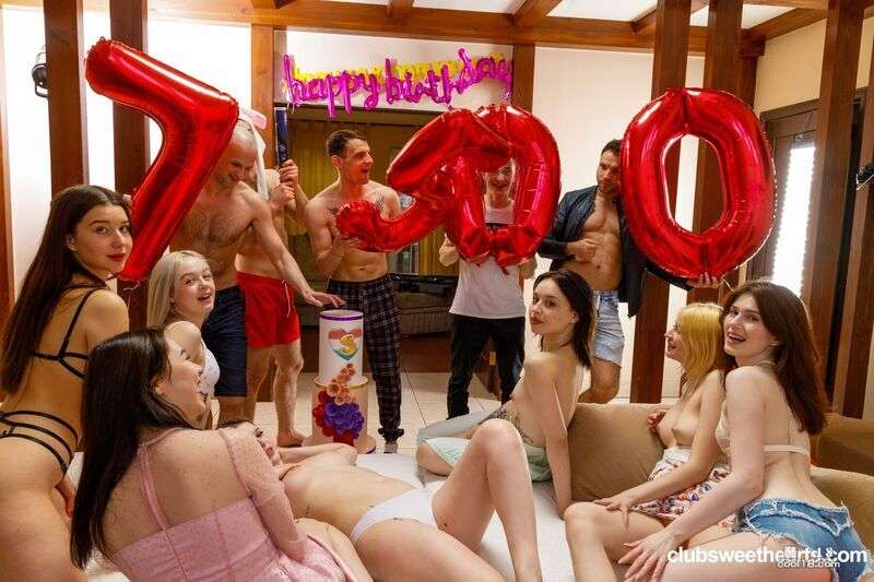 漂亮的小妞们在狂野派对上和她们的爱人尽情狂欢 Beautiful chicks having fun with their lovers at wild parties