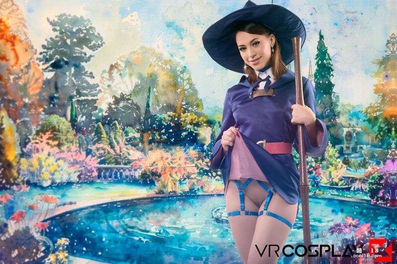 她正准备执行一个极其激烈的仪式 She is preparing to perform an extremely intense ritual