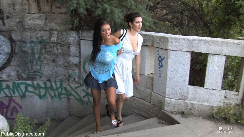 丰满的宝贝 Black Yasmin 在与一对情侣的 BDSM 性行为中性交她的大奶子 Busty babe Black Yasmin gets her big tits fucked in BDSM sex with a couple