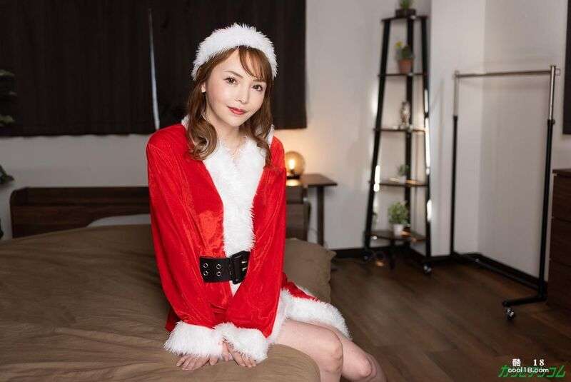 日本少女弘中绫香在圣诞节送给男友礼物竟是口交和性交中出 Japanese girl Hongzhong Aya gave her boyfriend a gift to her boyfriend on Christmas.