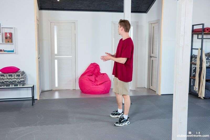 时刻创造出不可否认的反应，以激情、灵活性和轻松的能量吸引观众 Create an unnamed response at all times, attract the audience with passion, flexibility, and relaxed energy