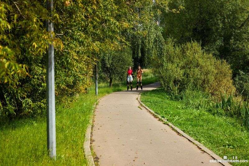 经过一天的轮滑后，凯蒂一边喝着拉娜的经血，一边表达着自己的欲望 After a day of roller skating, Katie expressed his desire while drinking Lana's menstrual blood