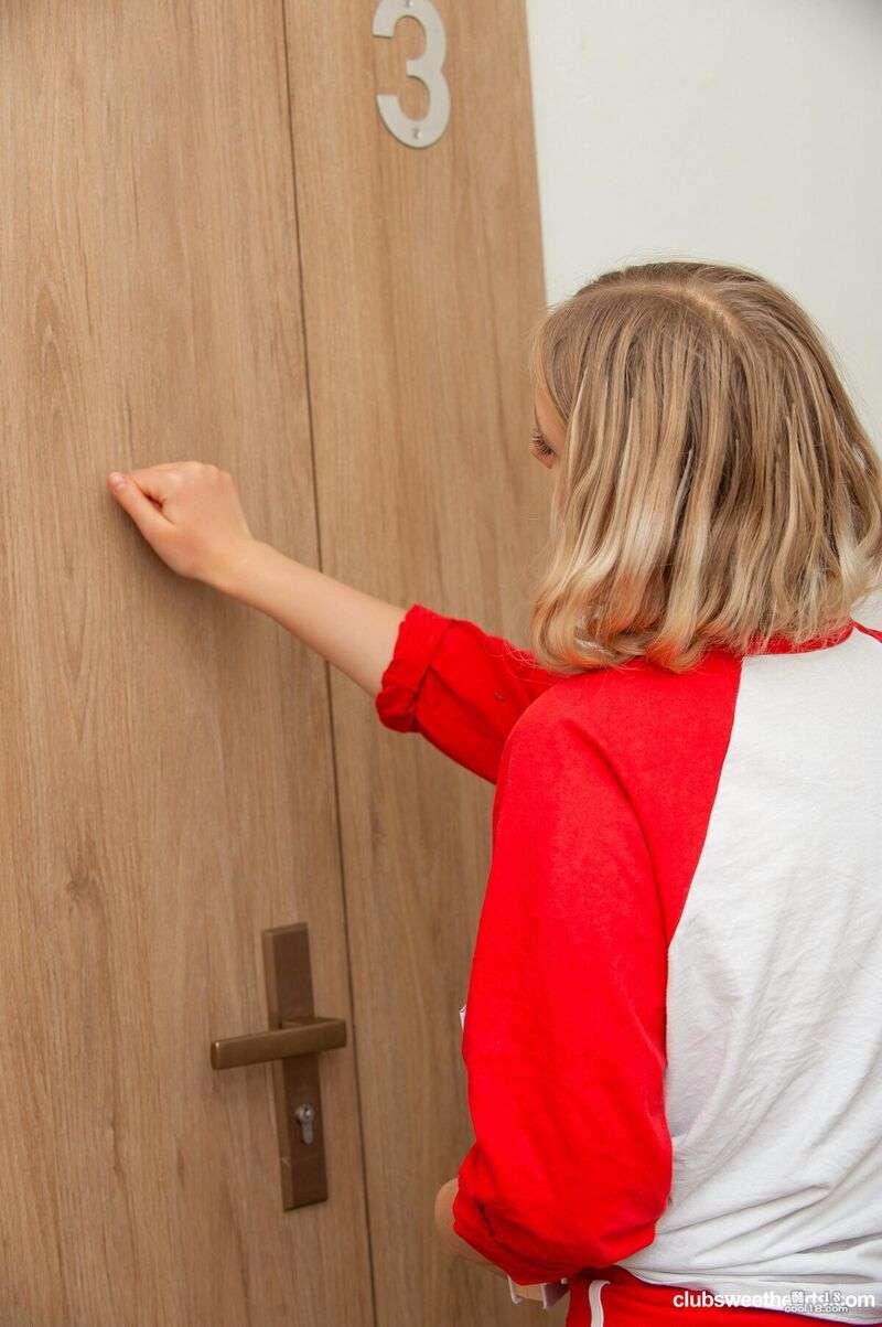 身体、性感的指交和温柔的舔舐，最终达到愉悦的时刻 Physical, sexy fingering and gentle licking, eventually reaching a moment of joy