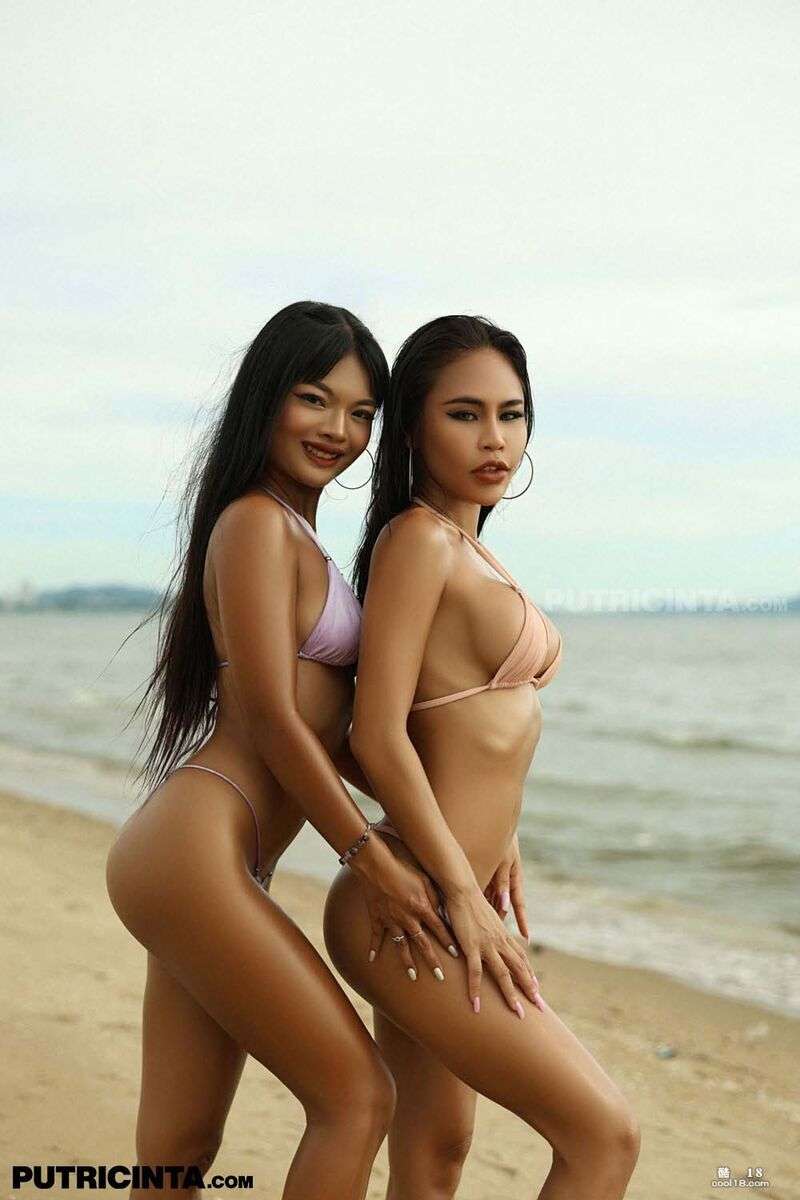 笑声和性感的私语中，他们的身体热情地扭动着 In laughter and sexy whispers, their bodies twist enthusiastically