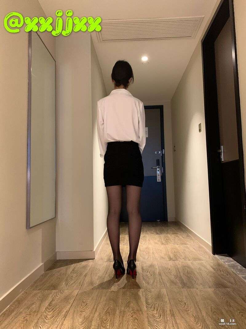 SM调教大神【XXJJXX】调教高颜反差婊！你的女神在这只是个精盆骚母狗 SM training master [XXJJXX] training a highlooking contrast bitch！ Your goddess is just a slutty bitch here