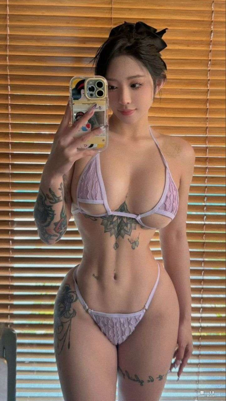 巨臀网红宋昱欣露点裸照 Giantbutt internet celebrity Song Yuxin reveals her nude photos