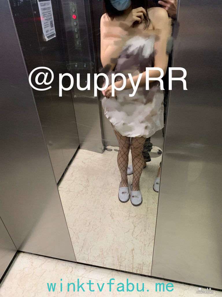 清纯反差骚婊女神【精厕小狐狸】被金主爸爸调教成母狗露出啪啪 Pure contrasting slutty goddess [Little fox in the toilet] was trained by the financial owner's father to become a bitch and showed off her sex