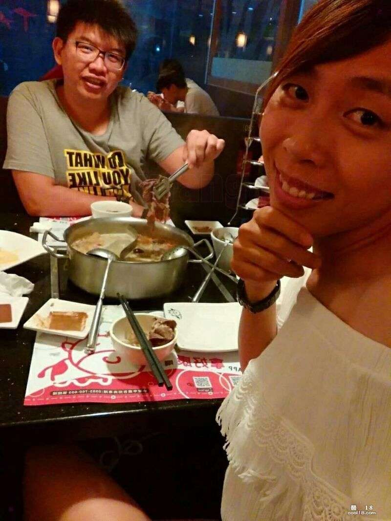 台湾淫荡人妻被绿帽老公把她调教成色母狗 带她在各种场合露脸露出和性交 Taiwan slutty wife was cuckolded by her husband trained her to be a bitch and took her to show her face on various occasions and had sex with her