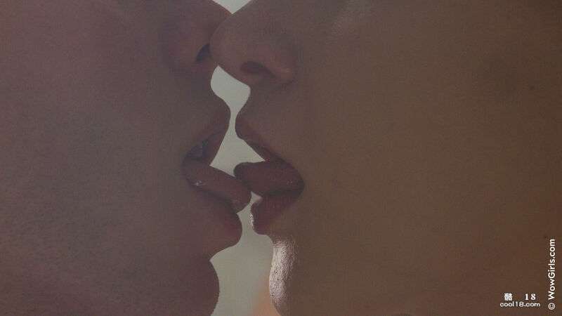 把男友的阴茎塞进她湿润的阴道里 Put your boyfriend's penis into her wet vagina