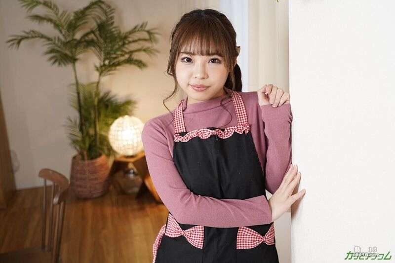 淫荡的日本少女穗高雏被脱光衣服并被狠狠地性交后内射 Honey Japanese girl Hotaka Hina is stripped naked and fucked hard after being fucked hard