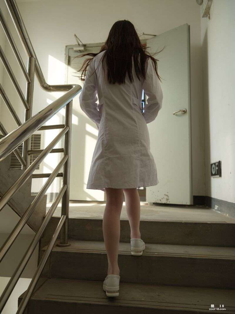 [紧急企划]可爱的小护士小恩最喜欢全裸露出和自慰 [Emergency Planning] Cute little nurse Xiaoen likes to be completely naked and masturbate the most