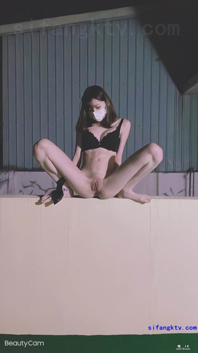 极品身材学生妹『杰西』各场所露出 大胸嫩鲍鱼户外尿尿露出