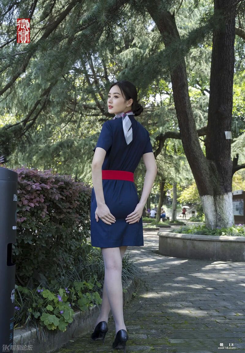 【AI作图】女明星赵丽颖全裸仅穿一件空姐制服户外露穴自慰 【AI Picture