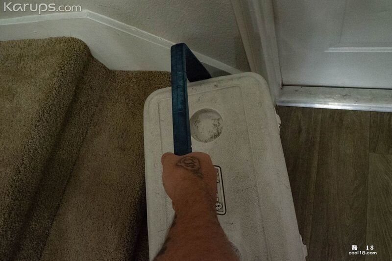 淫荡的金发少女 Taylor Blake 在性交后展示她被内射的阴户 Hot b