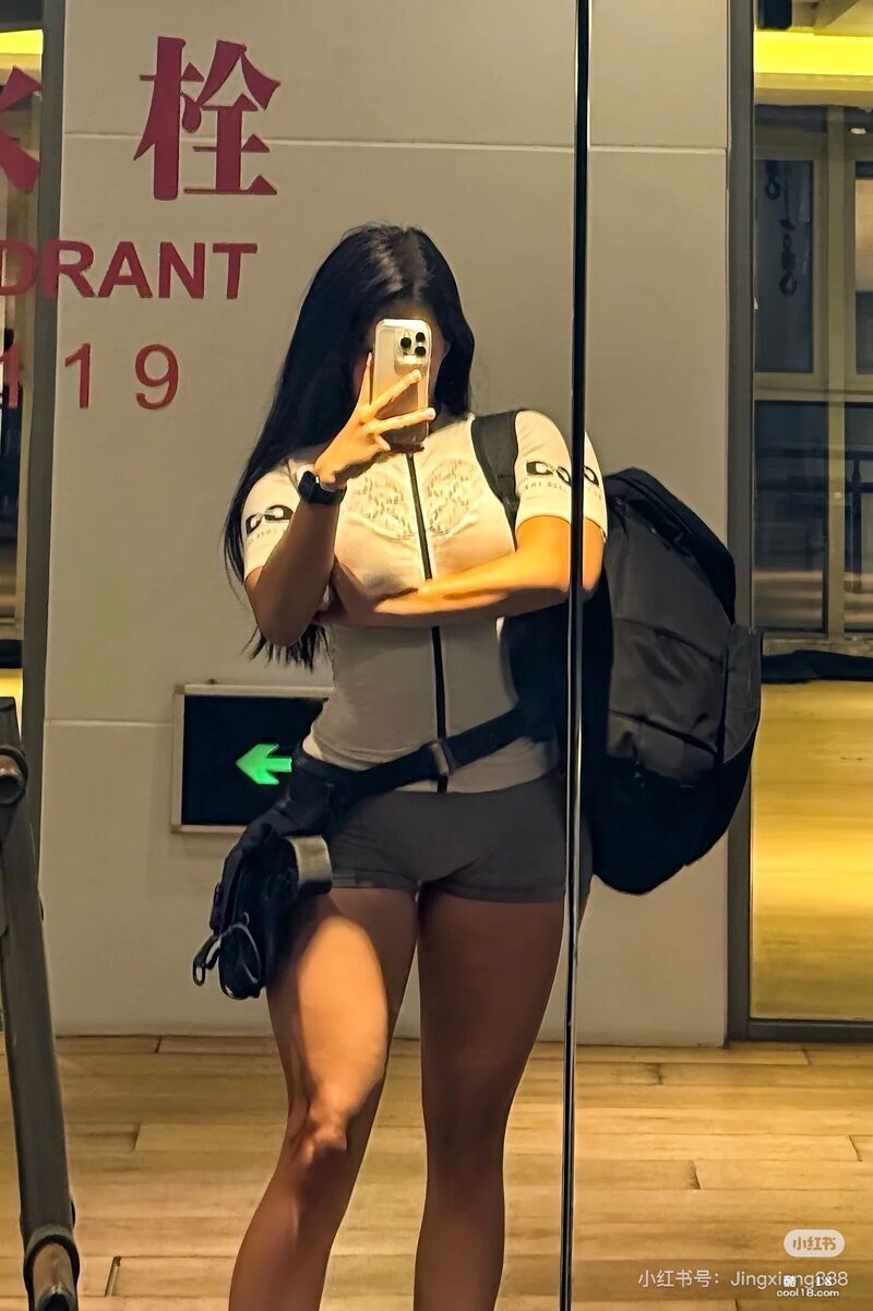 肉腿翘臀就是美 健身网红白小白 The fleshy legs and butt