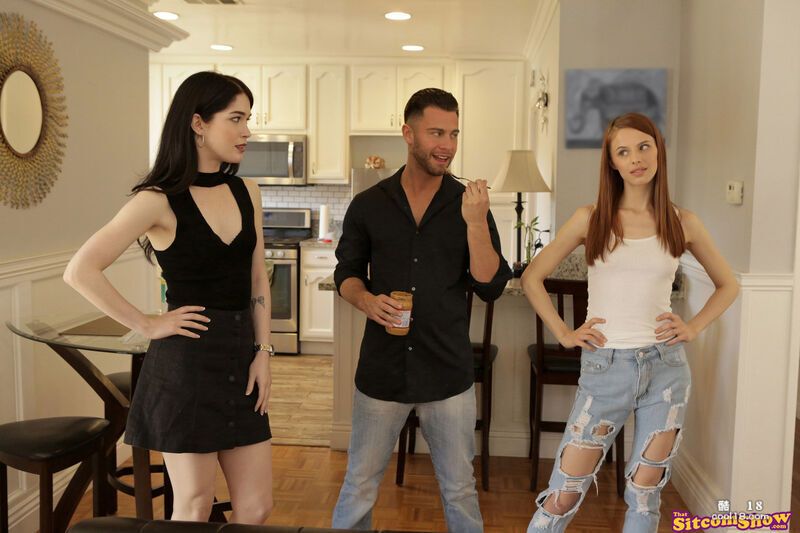 两位美国少女 Evelyn Claire 和 Jillian Janson 在3