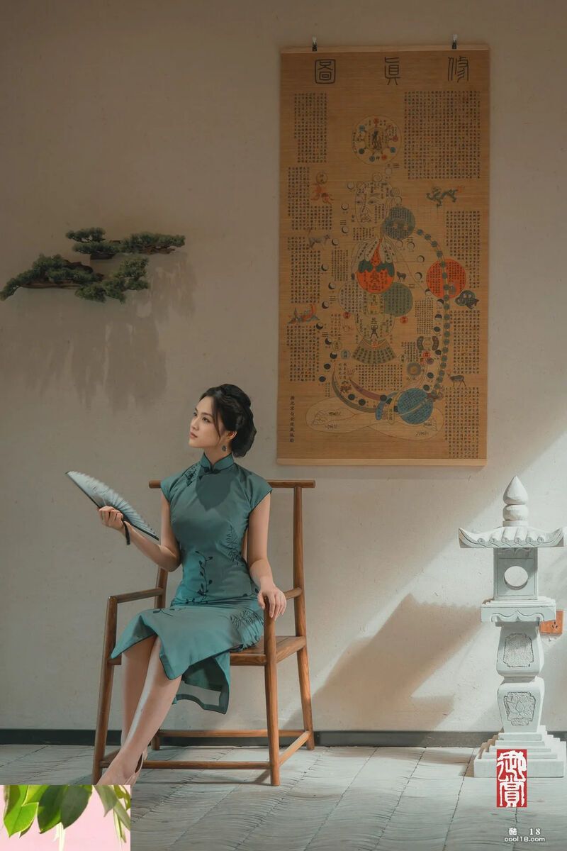 性感女星汤唯《民国风写真》旗袍下的赤裸娇躯 Sexy actress Tang