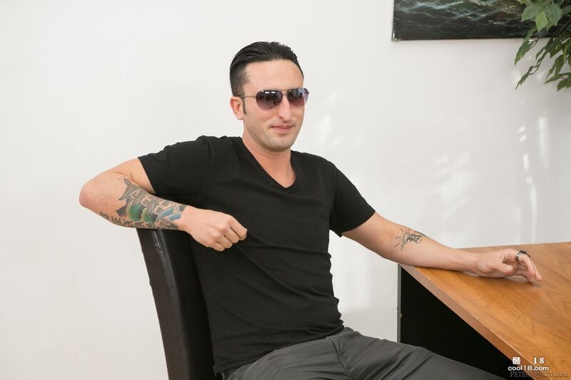 丰满的东南亚少妇 Kimmy Lee 让狠操自己的肉穴的阴茎深喉射精 Busty