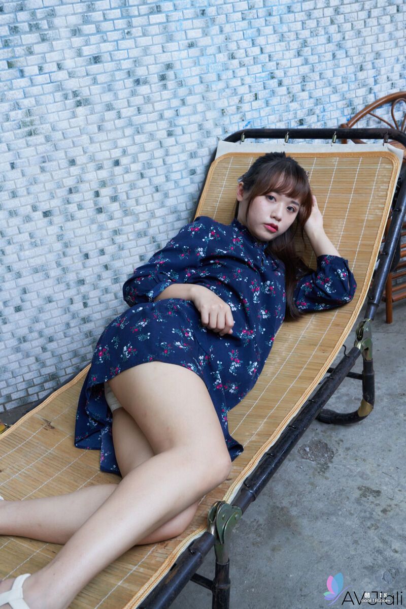 漂亮的华裔少女温瑞欣和眼镜男友的激烈性交后被射精在裸体 Beautiful Ch