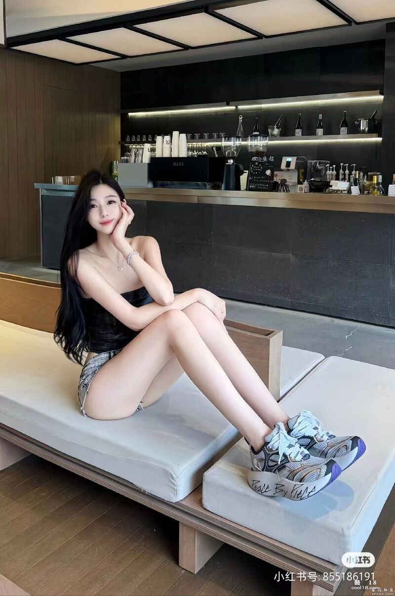 有大长腿才有九头身 Only with long legs can you ha