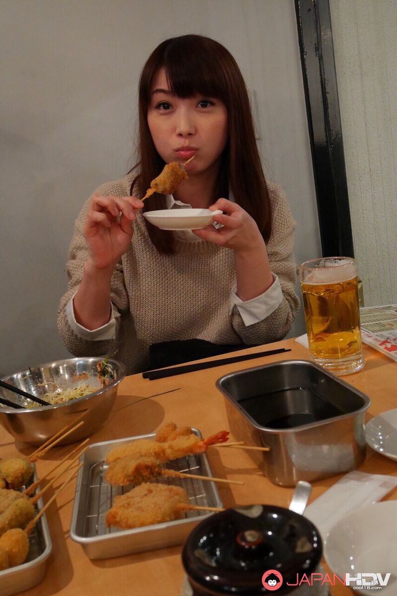 日本AV女优加藤椿酒足饭饱后被男人狠肏她多毛的肉穴 Japanese AV ac