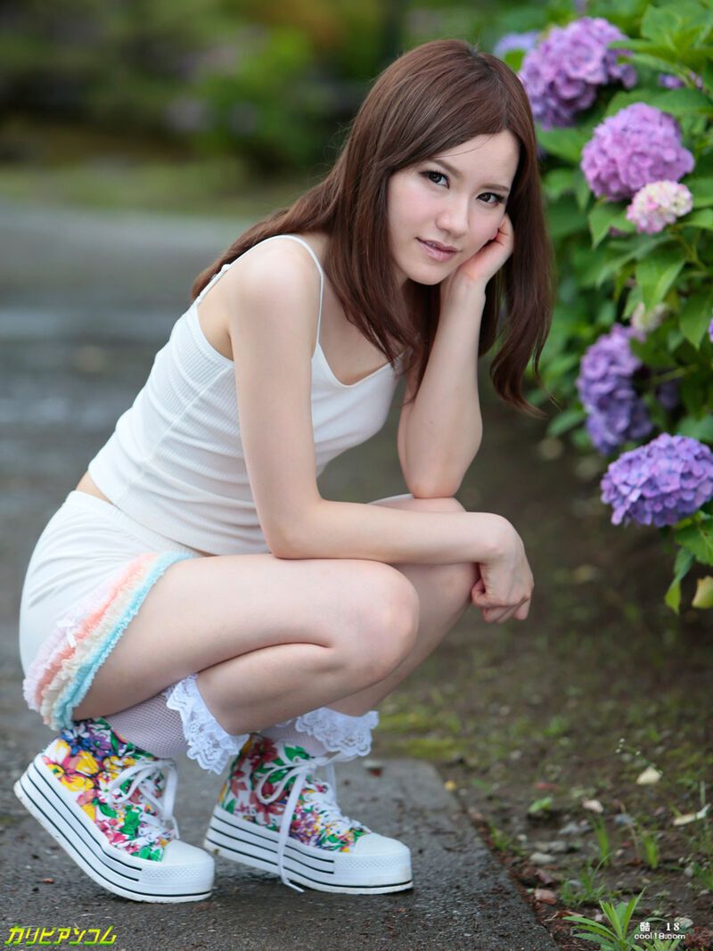 日本花痴少女上原结衣在户外手淫被发现后为男人口交又到室内性交 Japanese