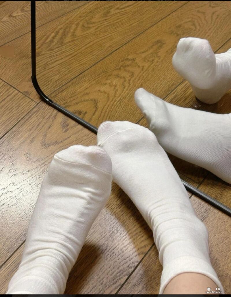 孙倩母狗白袜美腿分享 Sun Qian bitch shares beautif