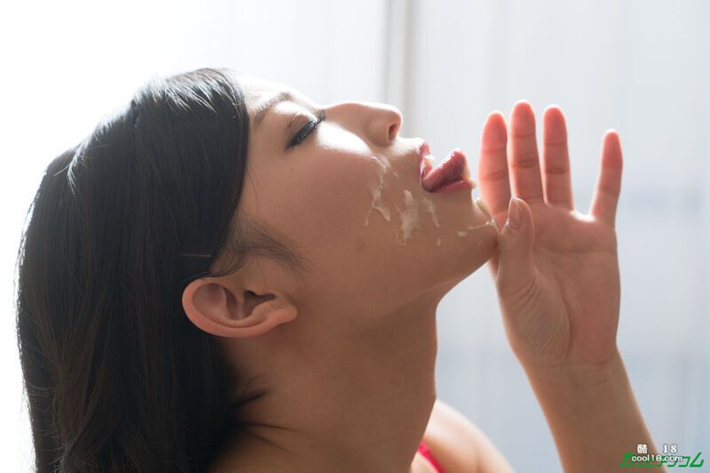 饥渴的日本女人日高千秋在激情的性爱后如愿尝到粘稠的精液 Horny Japane