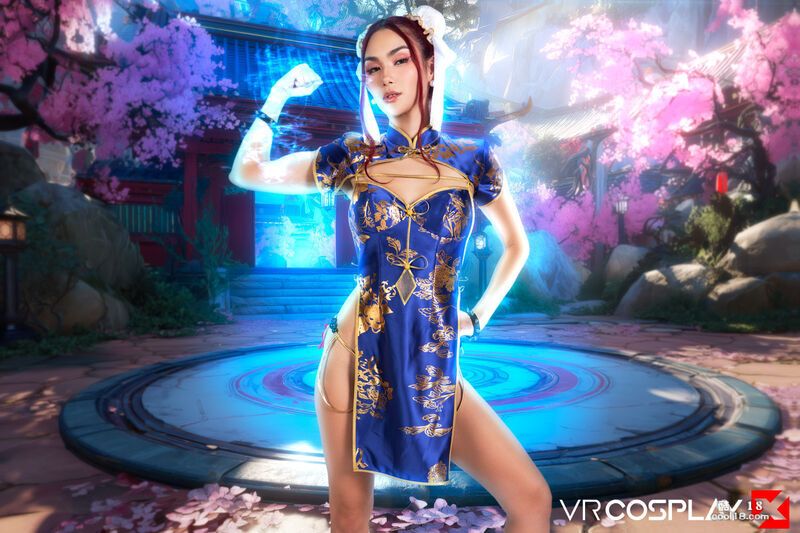 性感cosplay服装的辣妹熟练地吮吸着她情人的阴茎 Hottie in sex