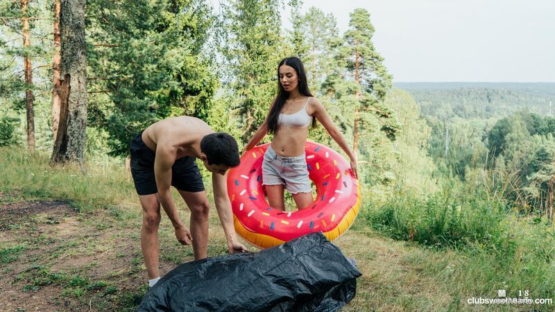 艾丽娜和伊利亚斯如胶似漆，她想要更多 Alina and Ilyas are i