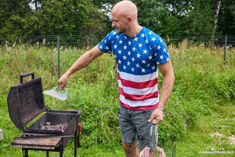 以她独特的方式，让劳动节充满乐趣、俏皮和可爱 Her unique way of