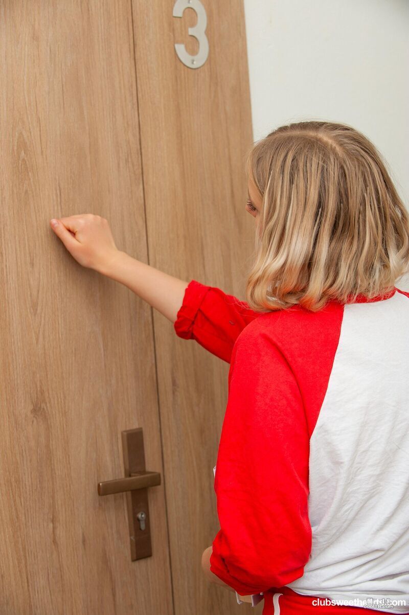 樱花和朱莉娅&middot;罗伯塔一起经历了一段亲密而充满激情的体验 Sakura and J