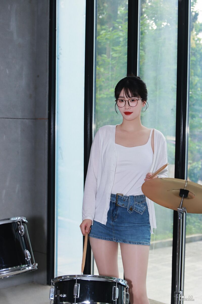 丝袜少妇母狗董蓉1 Young woman in stockings bitch