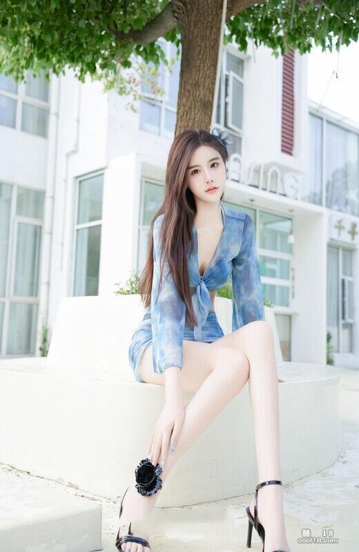 【XiuRen写真】嫩模女神晚苏susu 全裸展示性欲旺盛的反差阴毛 蝴蝶小穴