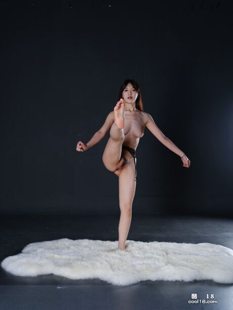 极品国模【糖糖】奶圆人靓腿长，掰逼展示 The best Chinese mod