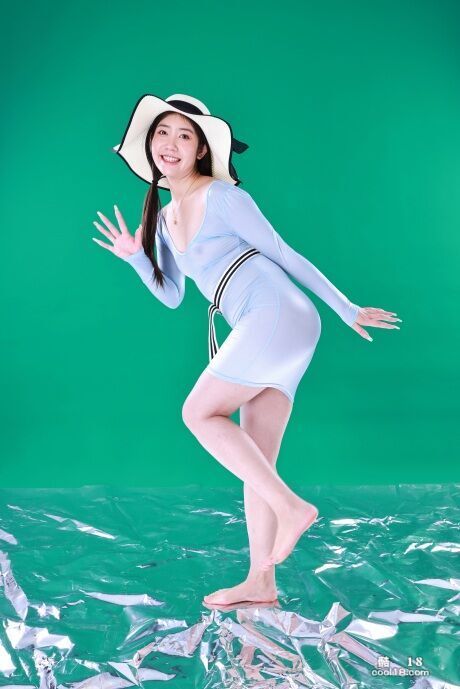 肥臀奶圆的中国少妇【阿寇】扭动光屁股 The young Chinese wom