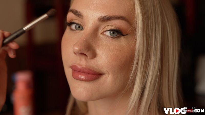 在与英俊的调酒师迈克尔&middot;弗莱开始角色扮演 Before starting rol