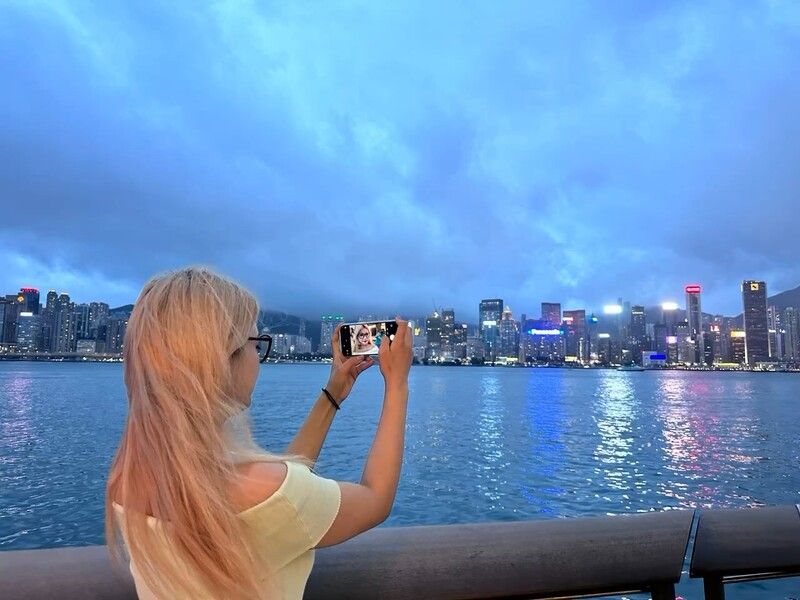 20岁学生妹，带去各地旅游打卡，露脸，足交