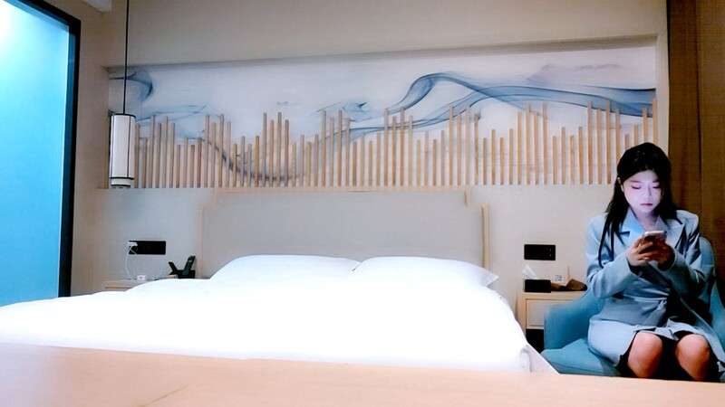 最强打桩机花式狂草让少妇彻底福气累瘫在床+高颜值小仙女欲绝还迎深情做爱 The most powerful pile driver's wild sex makes the young woman completely happy and paralyzed on the bed + the beautiful little fairy is so distraught that she welcomes affectionate sex